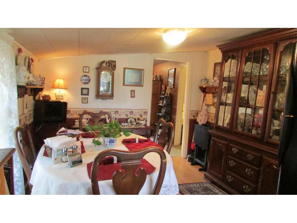 1065 Davis Valley Road Afton, TN 37616 - Photo 13 of 31 Dining area