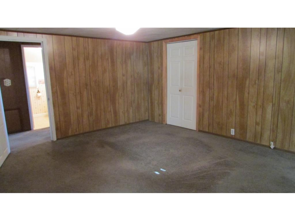 1065 Davis Valley Road Afton, TN 37616 - Photo 26 of 31 Main level bedroom