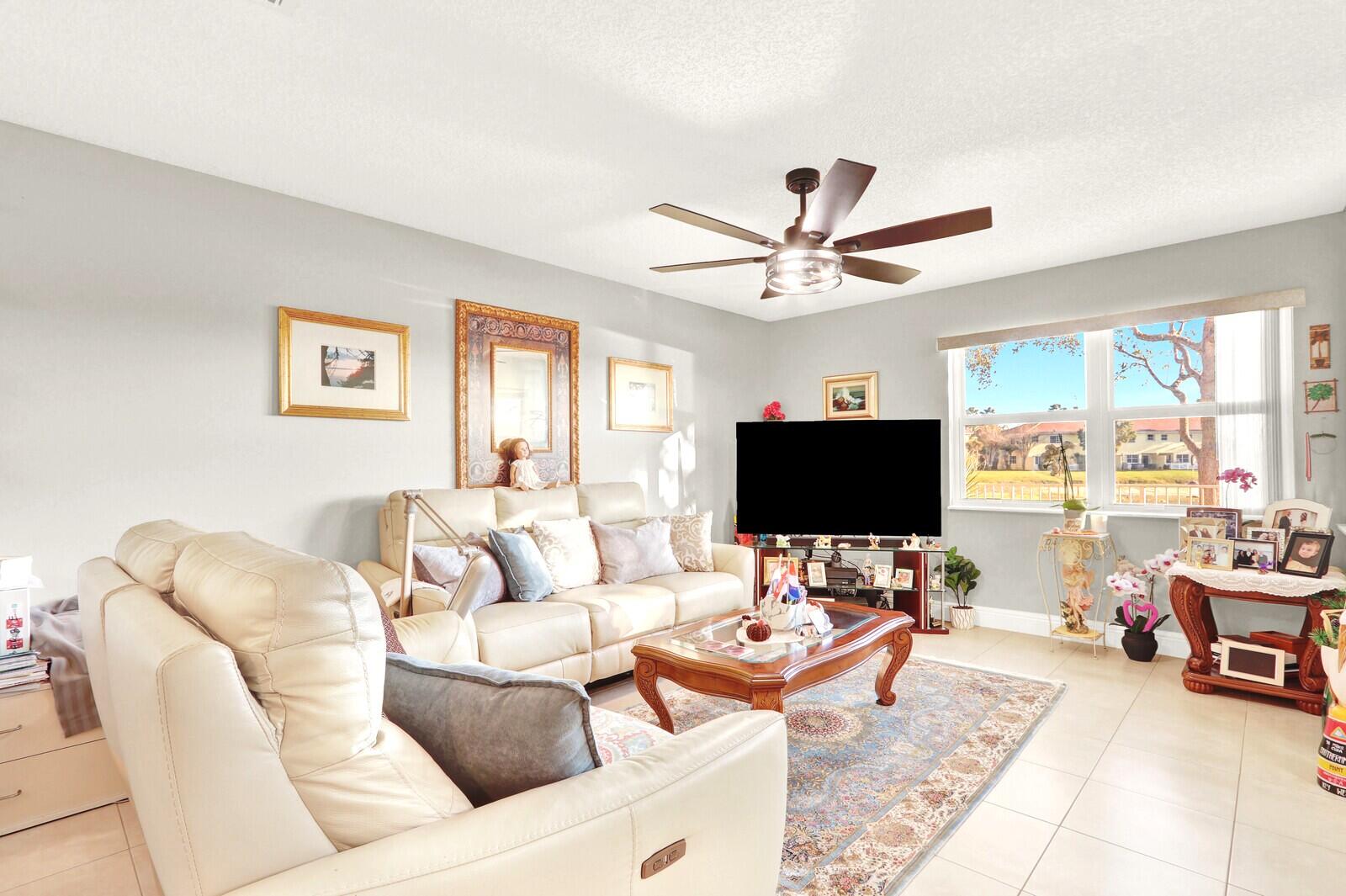 944 Imperial Lake Road West Palm Beach, FL 33413 - Photo 12 of 36 Living Room