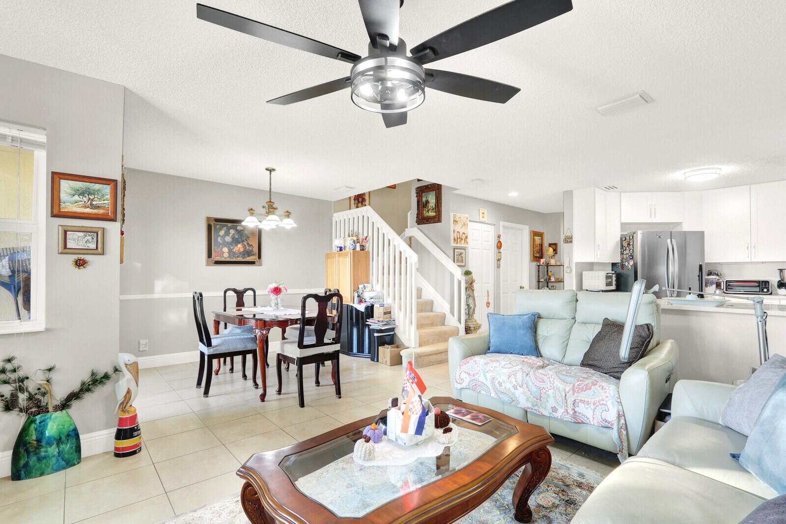 944 Imperial Lake Road West Palm Beach, FL 33413 - Photo 14 of 36 Living Room