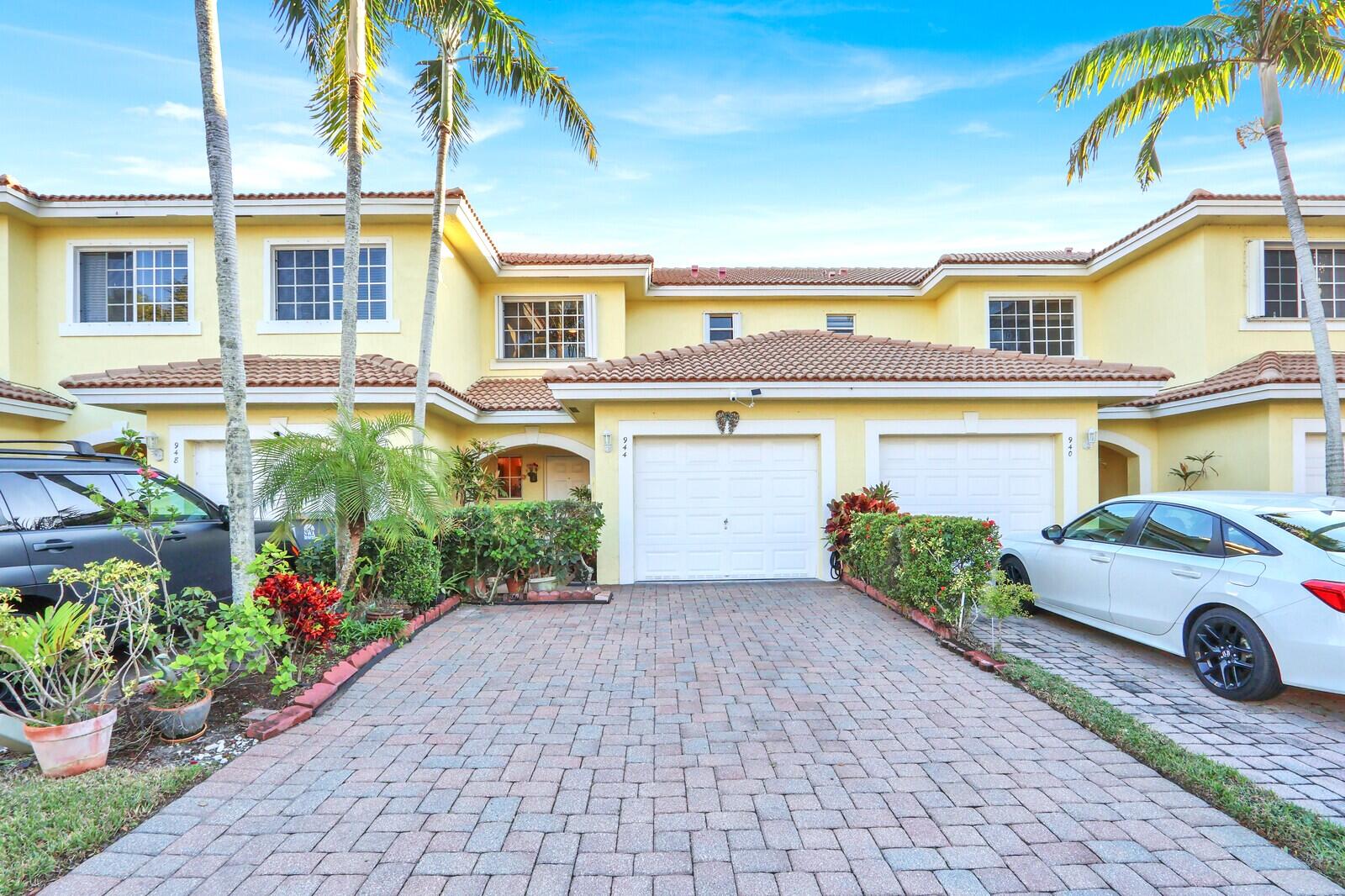 944 Imperial Lake Road West Palm Beach, FL 33413 - Photo 2 of 36 2 Car Driveway