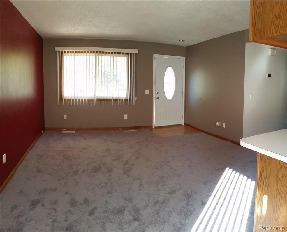 2979 Gerald Avenue Rochester, MI 48307 - Photo 3 of 44 2979 Gerald 126.jpg