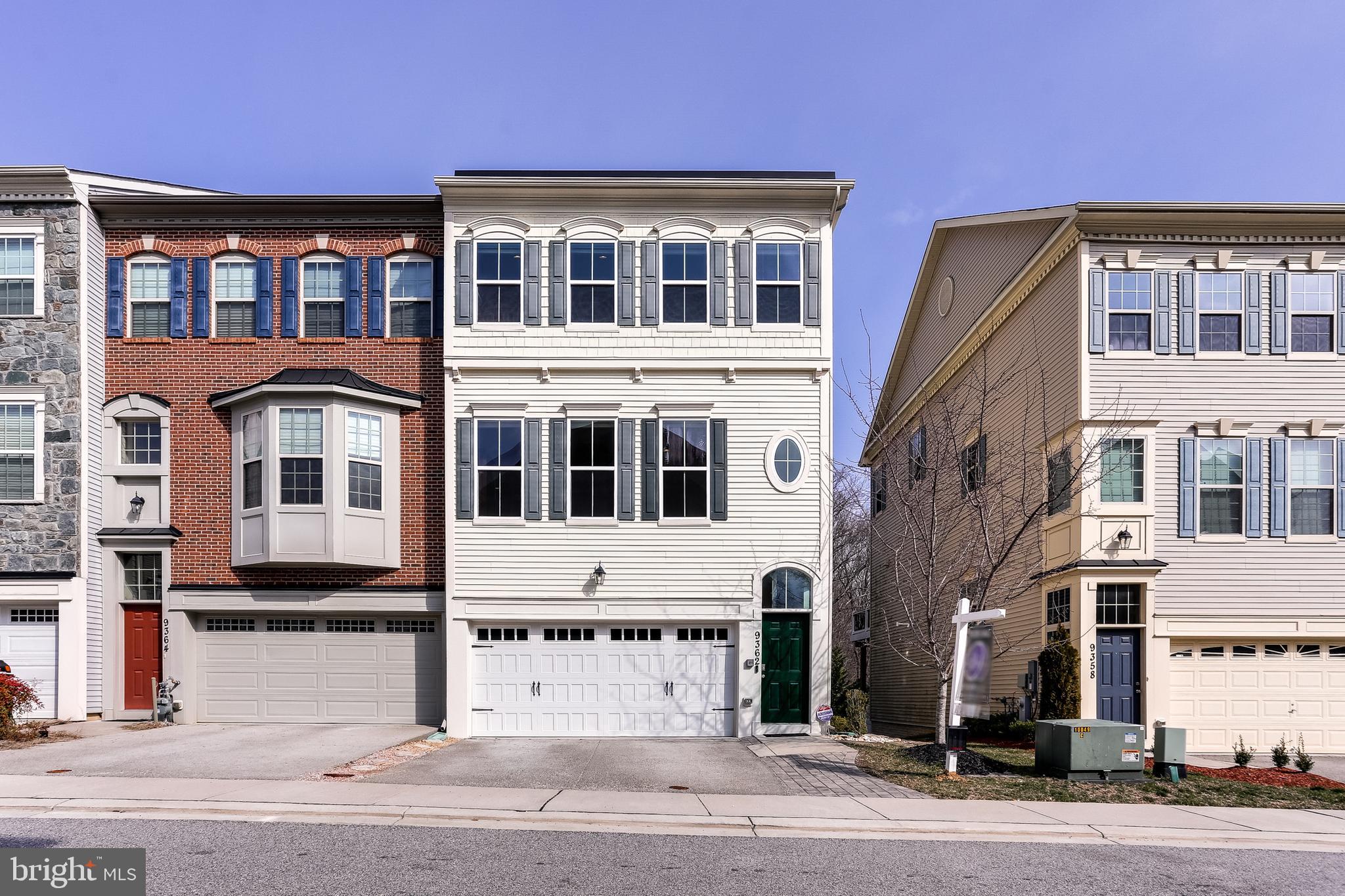 Beautiful Energy-Saving, End Unit Townhouse