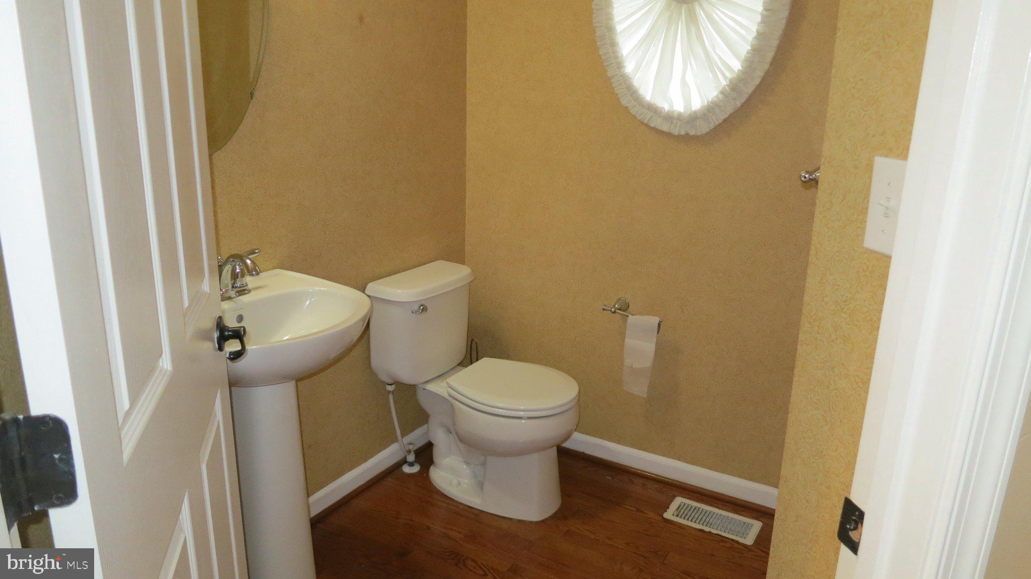 3 Lardner Road Burlington, NJ 08016 - Photo 15 of 28 Charming half-bath with modern touches.