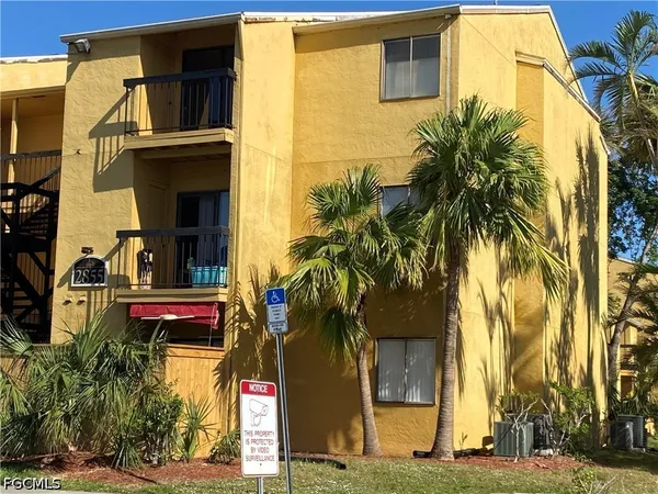 $850 | 2855 Winkler Avenue, Unit 124, Fort Myers, FL 33916