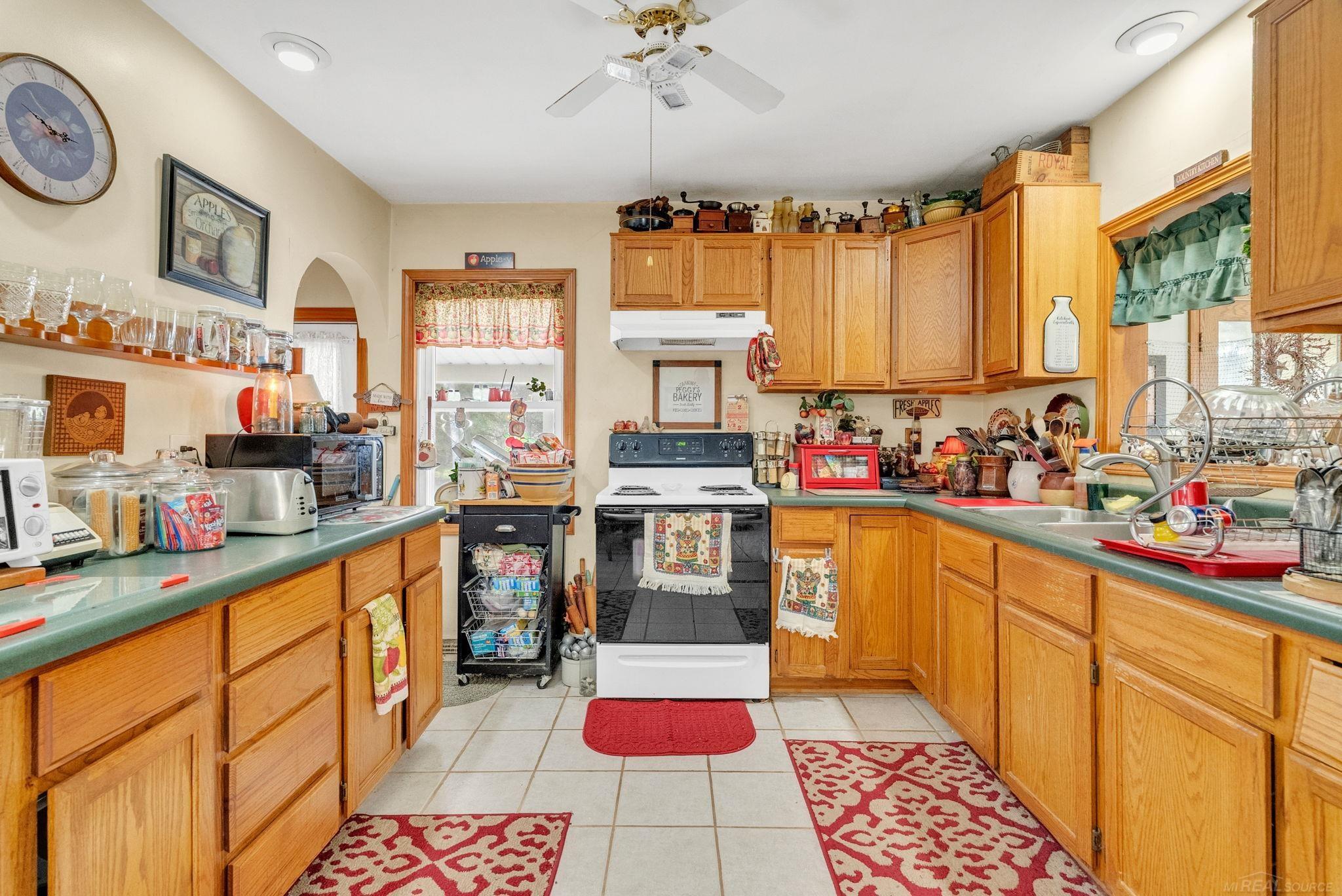 2828 Lakeshore Road Applegate, MI 48401 - Photo 7 of 53 50172196-cd065365-97fd-47d4-b486-6823920f26e4.JPG