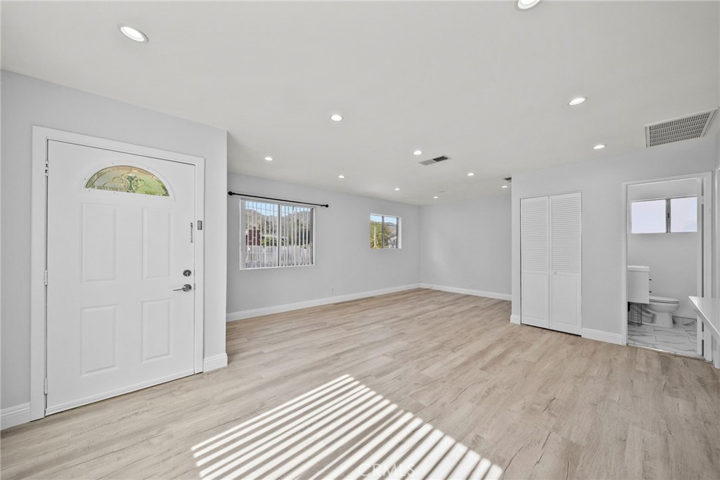 7707 Apperson Street Tujunga, CA 91042 - Photo 4 of 17