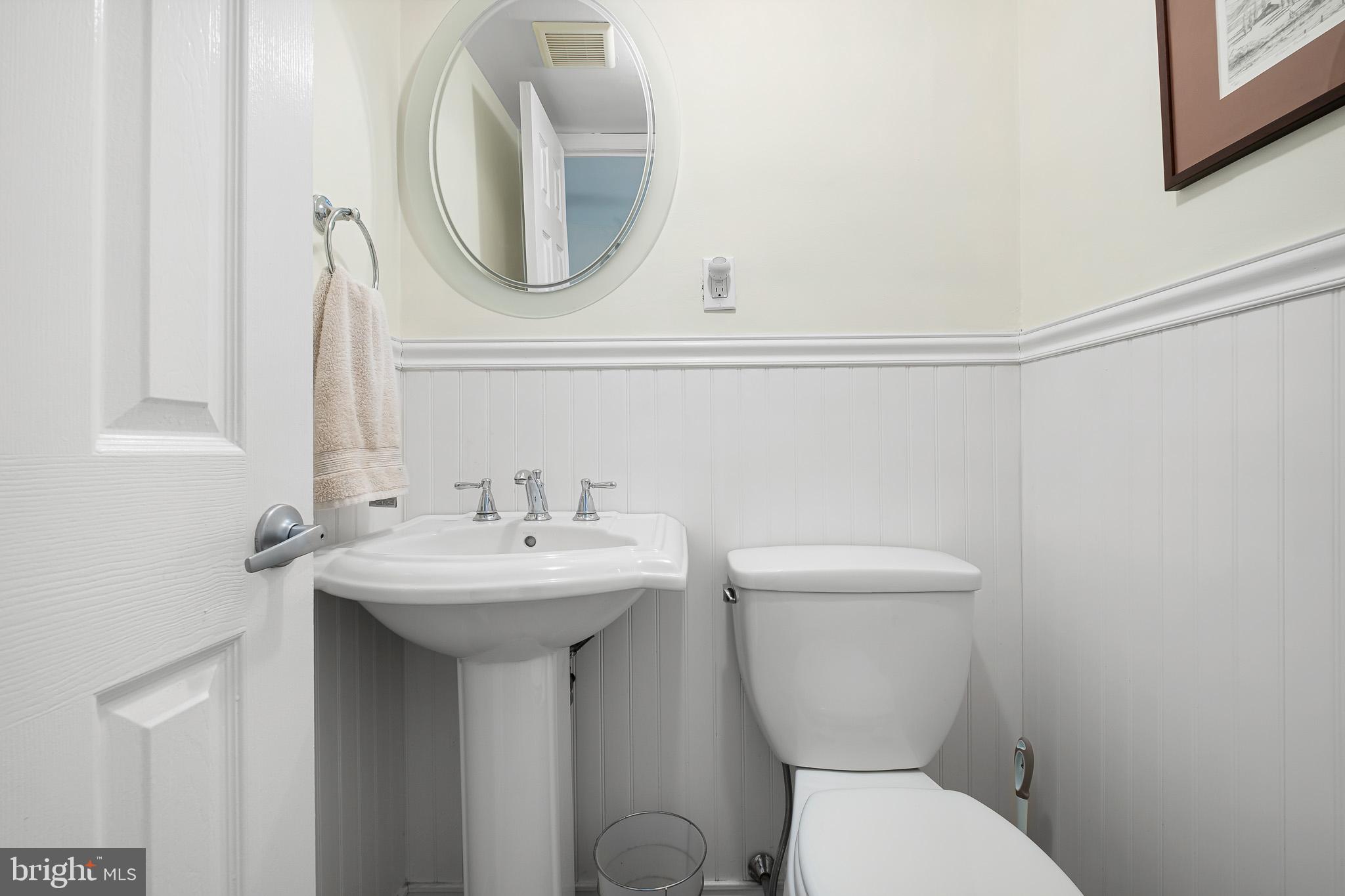 1410 Drake Road Wilmington, DE 19803 - Photo 4 of 30 Entry level powder room