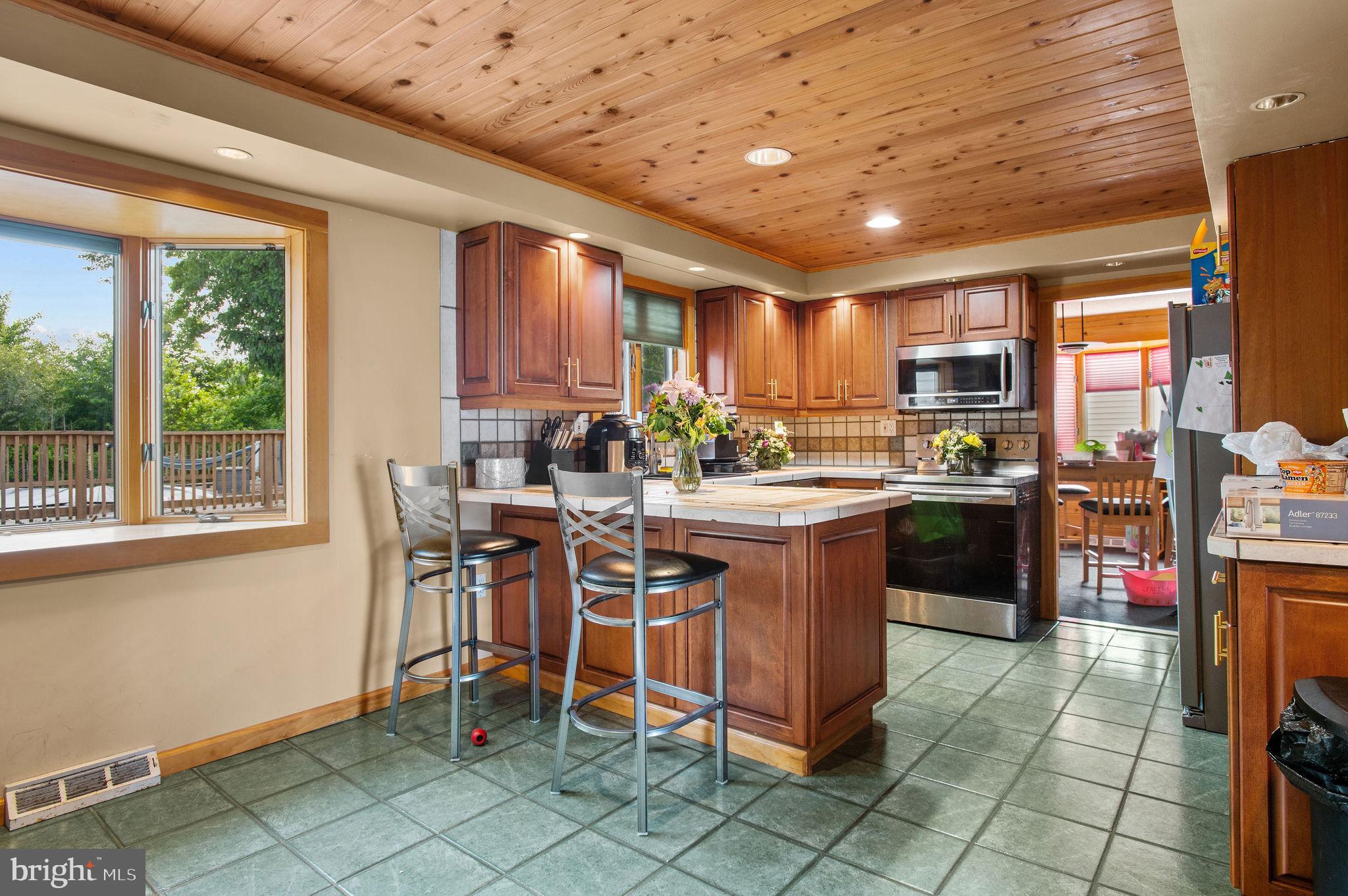 276 Magnolia Road Warminster, PA 18974 - Photo 13 of 40 Gallery Image 13