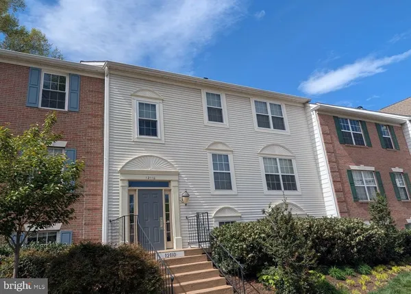 $2,300 | 12110 Green Ledge Court, Unit 202, Fairfax, VA 22033