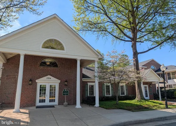 $2,300 | 12110 Green Ledge Court, Unit 202, Fairfax, VA 22033
