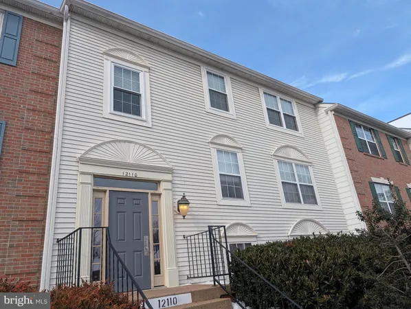 $2,300 | 12110 Green Ledge Court, Unit 202, Fairfax, VA 22033