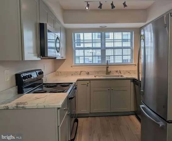 $2,300 | 12110 Green Ledge Court, Unit 202, Fairfax, VA 22033