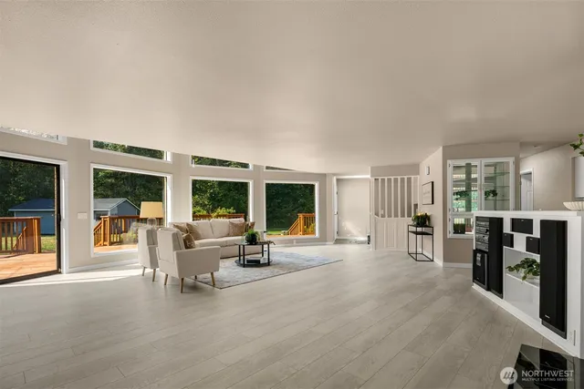 a view of a livingroom with furniture window and outside view