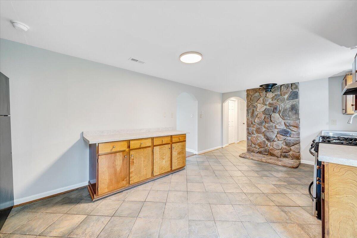 433 Kent Road Wirtz, VA 24184 - Photo 13 of 35 08-MIB07300