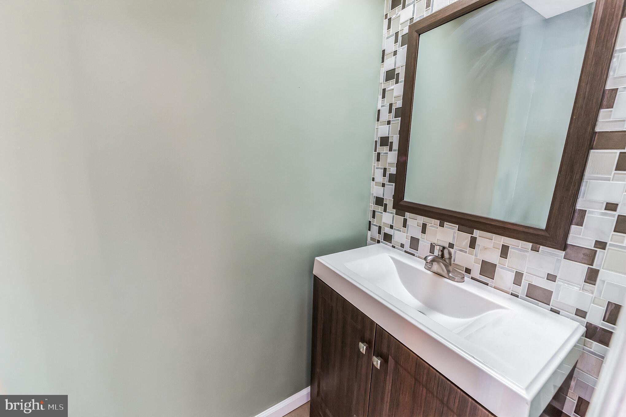 357 Saybrook Lane, Unit 158 Wallingford, PA 19086 - Photo 9 of 18 a bathroom with a sink and a mirror