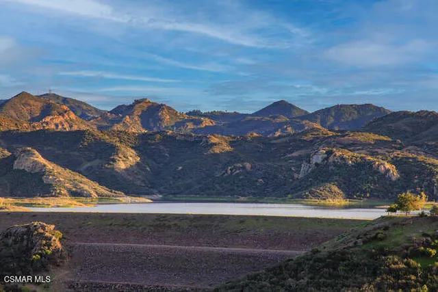 $2,195,000 | 3085 Grandoaks Drive, Westlake Village, CA 91361