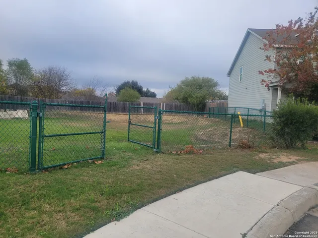 $1,900 | 11311 Babcock Bend, San Antonio, TX 78249