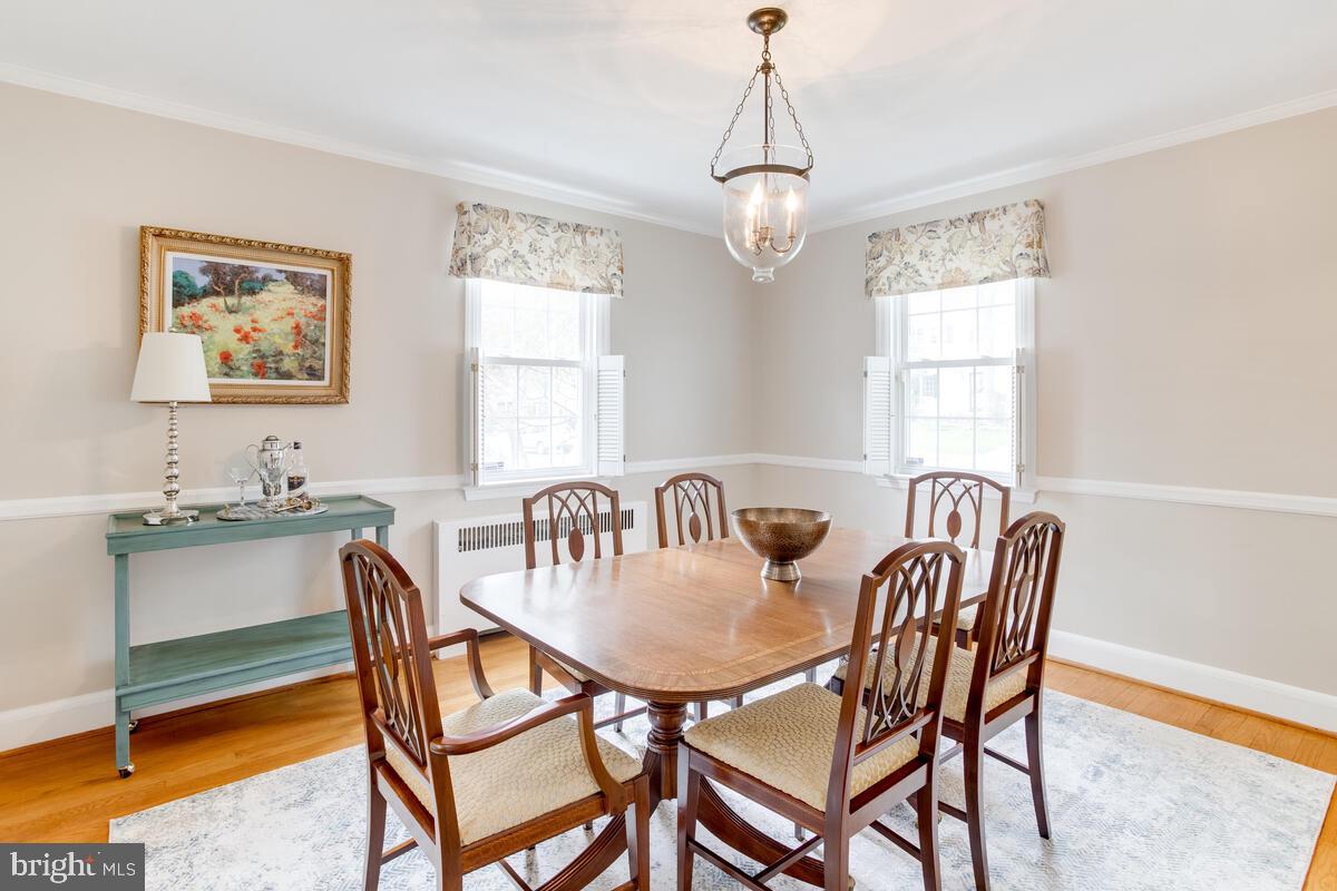 813 Kingston Road Baltimore, MD 21212 - Photo 23 of 55 Dining Room with gorgeous pendant light
