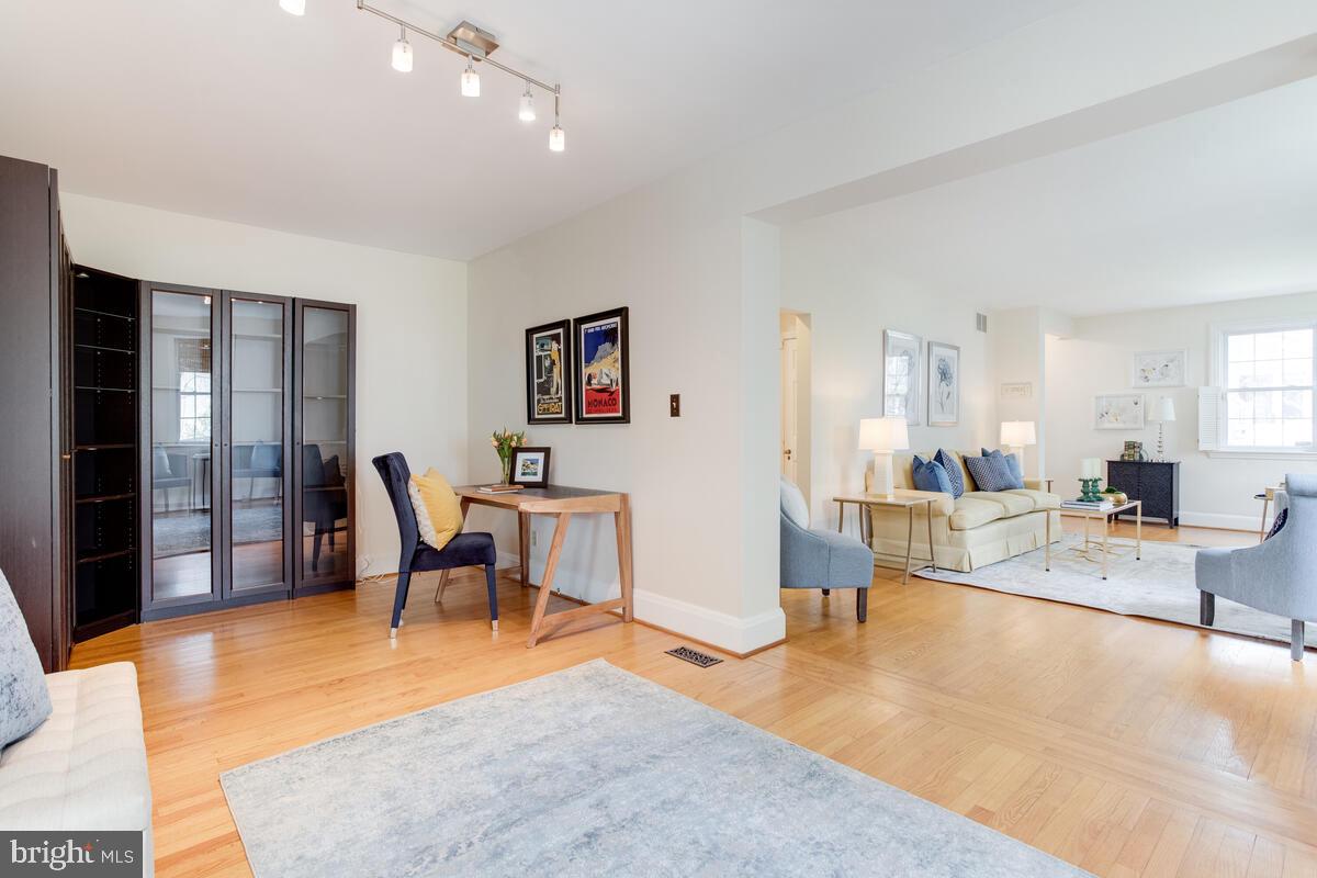 813 Kingston Road Baltimore, MD 21212 - Photo 28 of 55 Den space is perfect for work from home