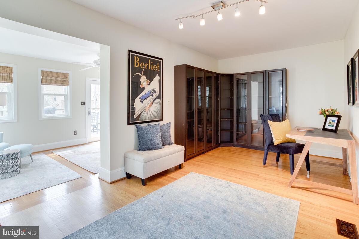 813 Kingston Road Baltimore, MD 21212 - Photo 31 of 55 Easy access to the sunny family room
