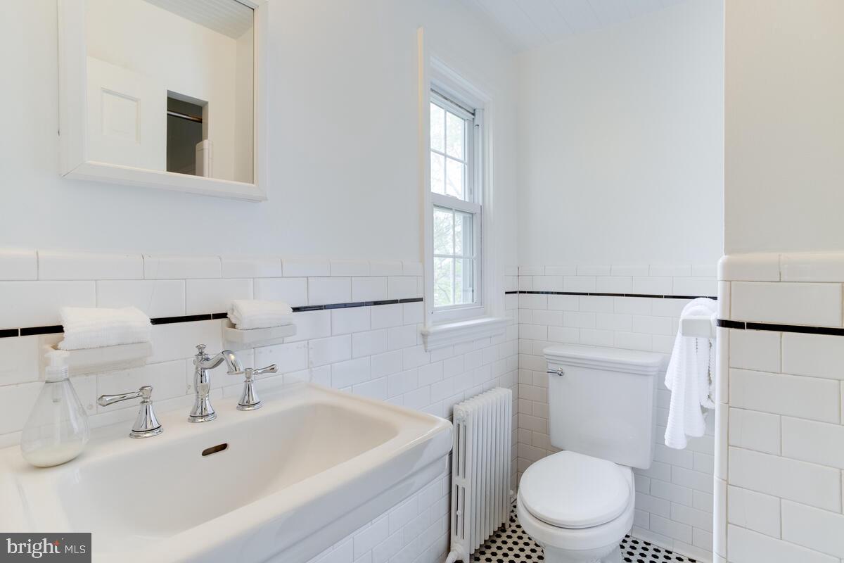 813 Kingston Road Baltimore, MD 21212 - Photo 35 of 55 Primary bathroom