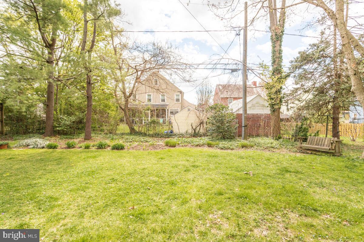 813 Kingston Road Baltimore, MD 21212 - Photo 50 of 55 Level yard at the back of the house