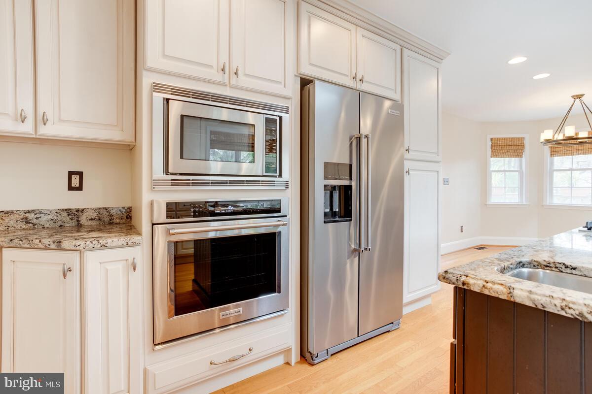 813 Kingston Road Baltimore, MD 21212 - Photo 7 of 55 Built-in oven and microwave