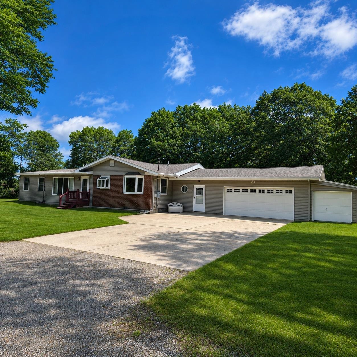 4713 South Fraser Road Bay City, MI 48706 - Photo 1 of 29