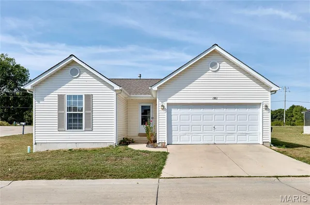 $219,900 | 101 Equestrian Drive, Winfield, MO 63389