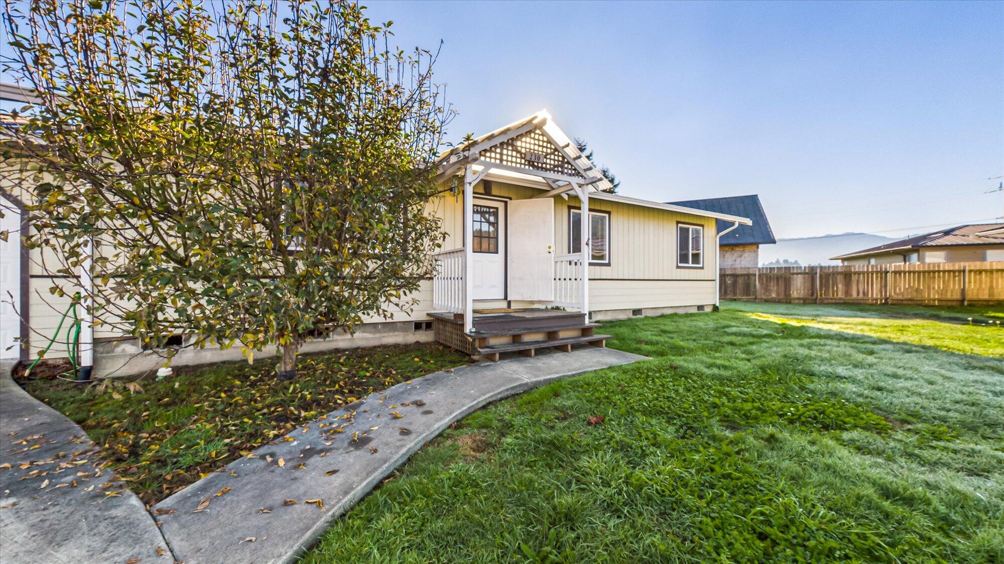 230 Smither Court Rio Dell, CA 95562 - Photo 4 of 37