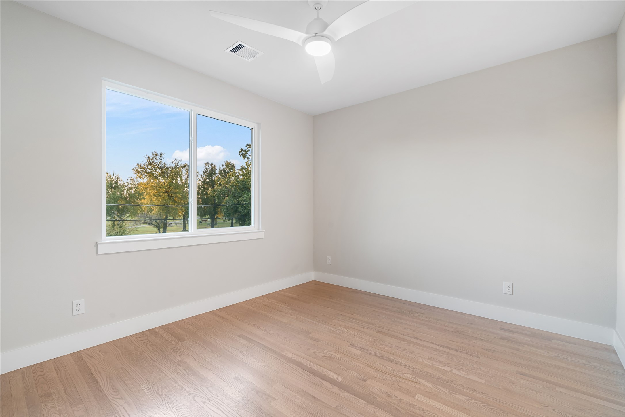 1912 Erastus Street Houston, TX 77020 - Photo 23 of 29 One of the secondary bedrooms, complete with a spacious walk-in closet, ceiling fan, and large custom windows that fill the room with natural light.