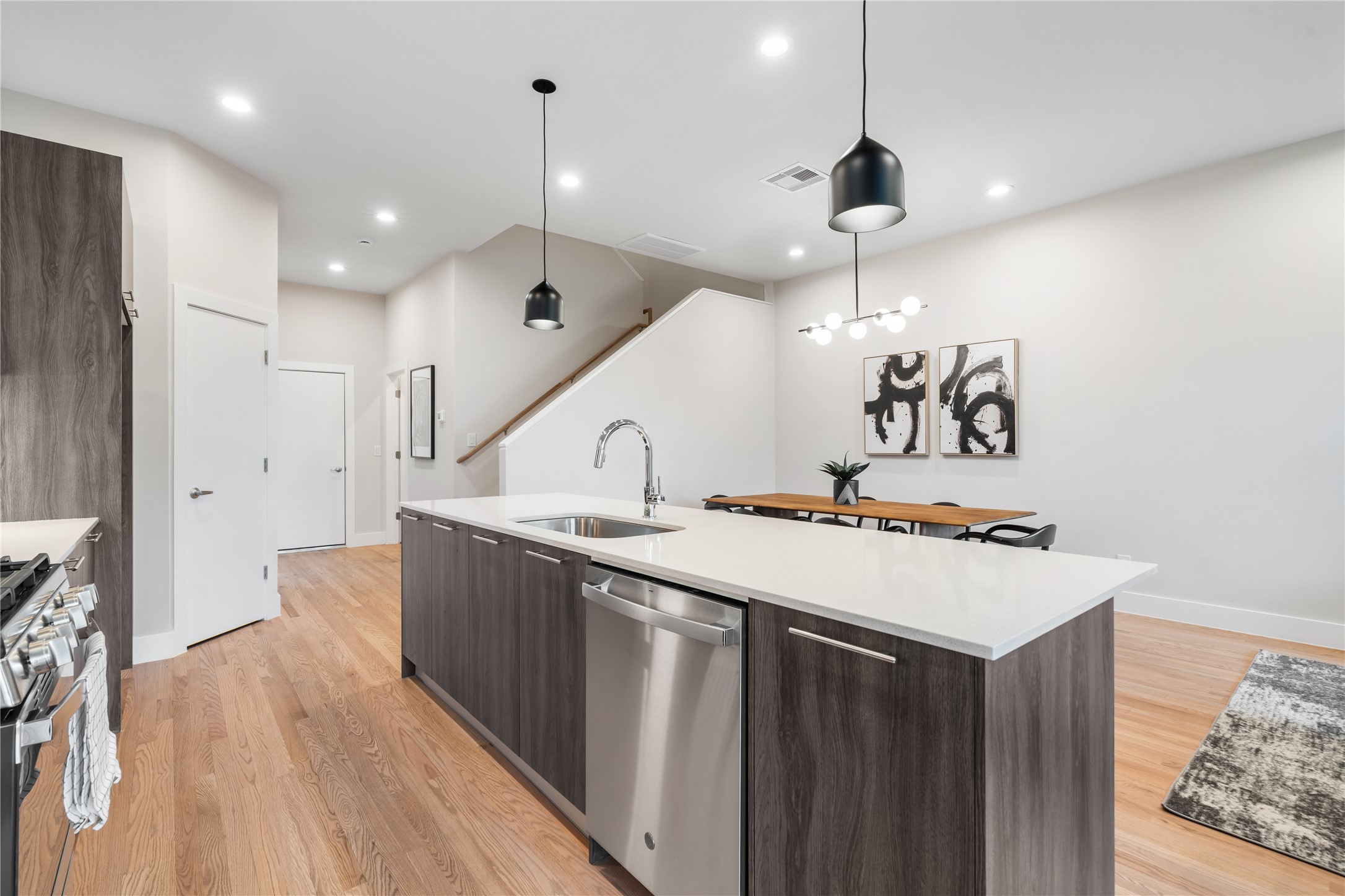 1912 Erastus Street Houston, TX 77020 - Photo 4 of 29 The kitchen seamlessly overlooks the dining and living areas, enhanced by soaring 10-ft ceilings that amplify the home’s airy, open feel.