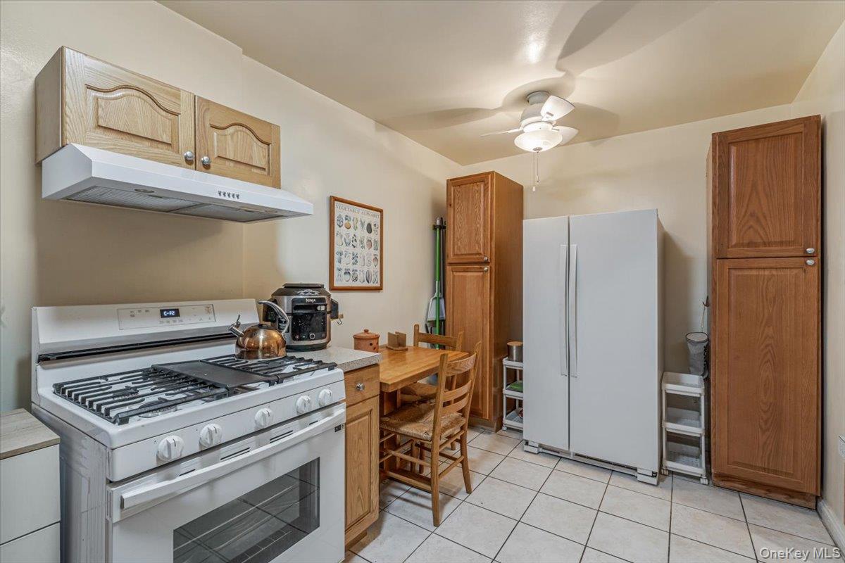 144-60 Gravett Road, Unit 6F Queens, NY 11367 - Photo 9 of 20 a kitchen with a stove and a refrigerator