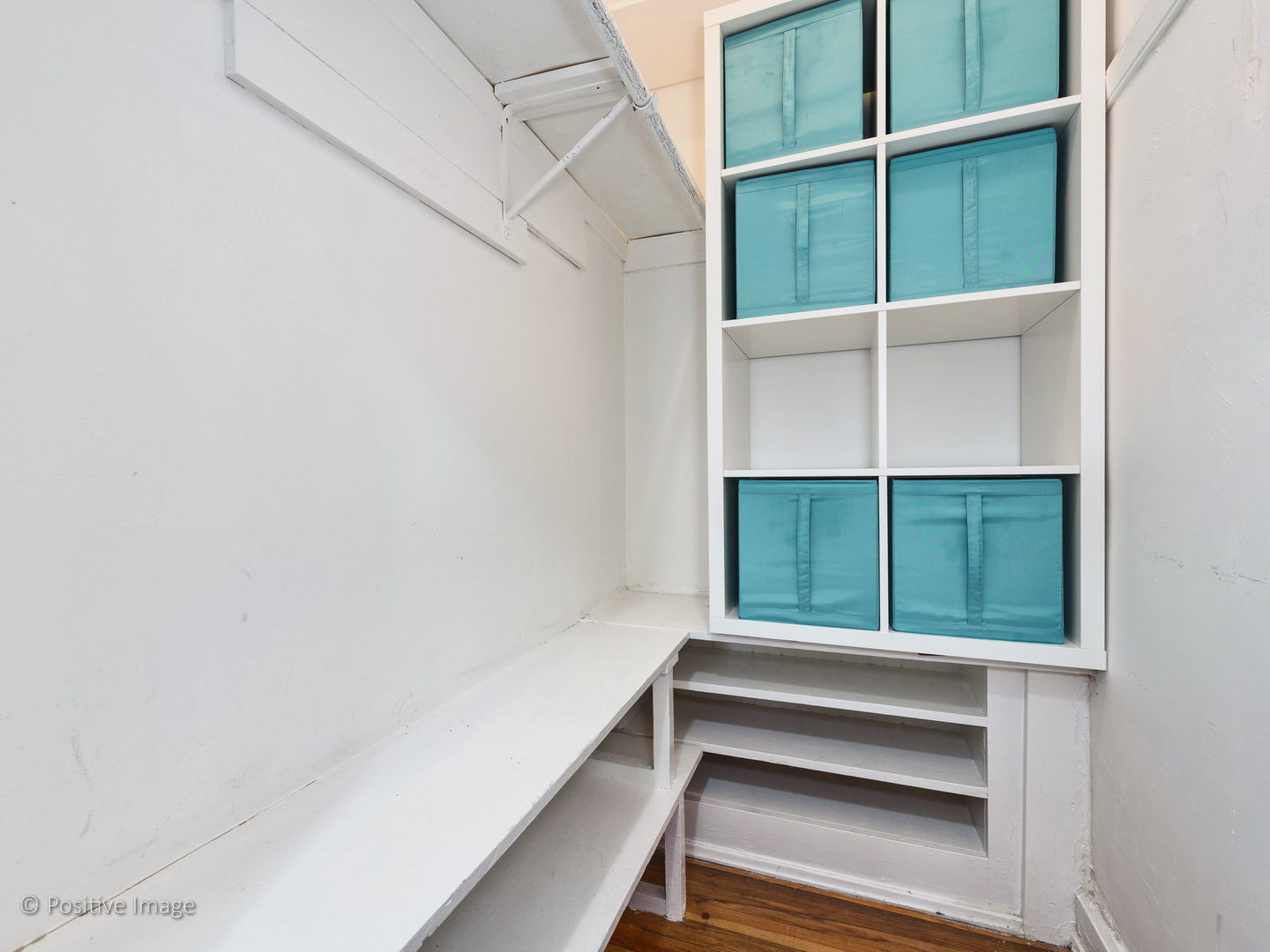 604 West Patterson Avenue, Unit 3A Chicago, IL 60613 - Photo 6 of 11 a view of front door