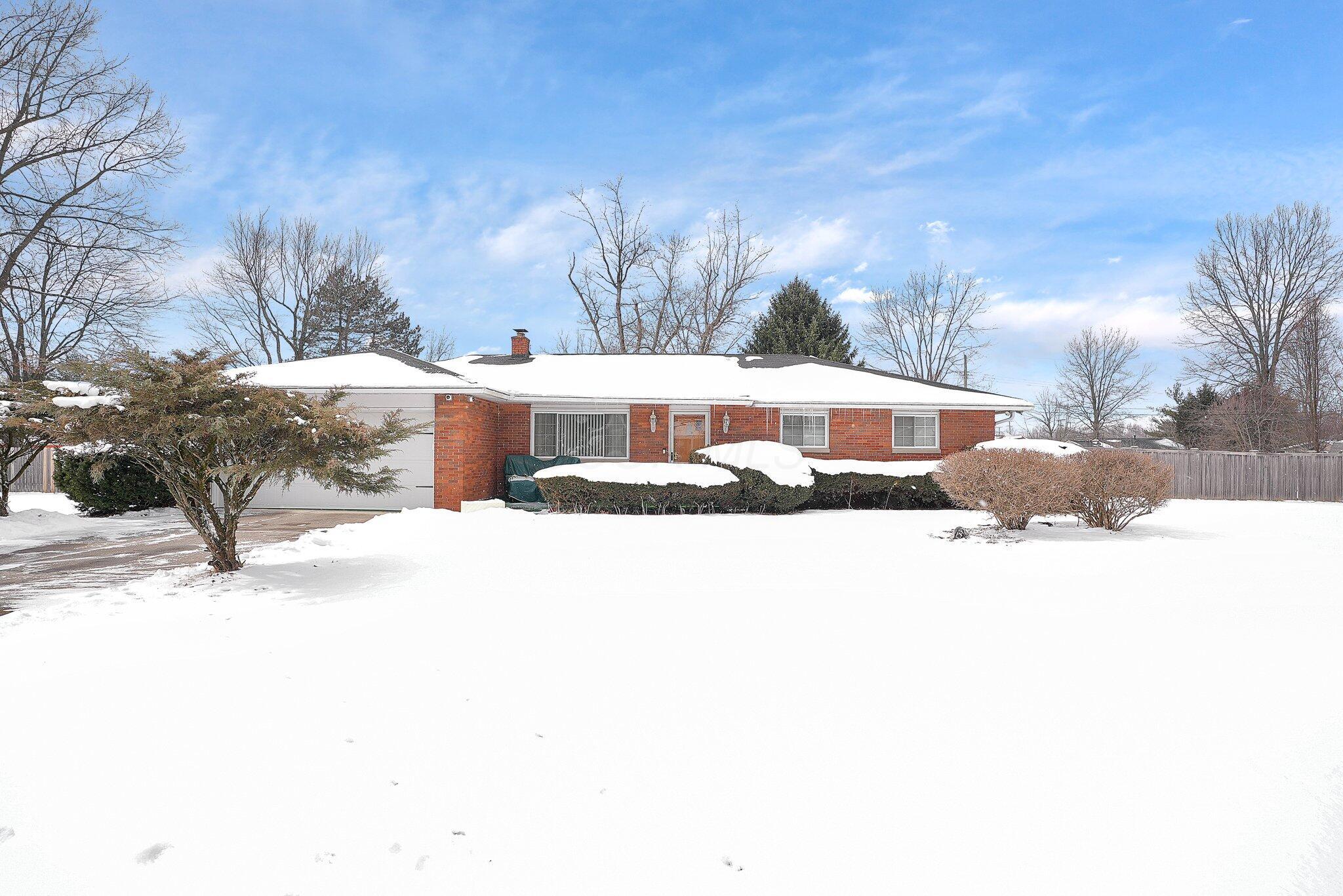 116 South Summit Ridge Drive Southwest Reynoldsburg, OH 43068 - Photo 2 of 32 Front of House
