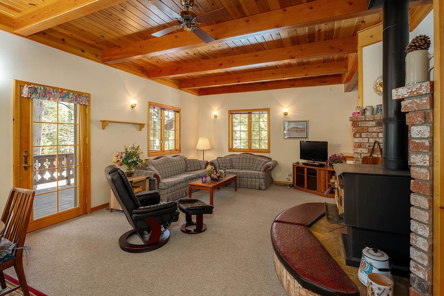 12048 Kitzbuhel Road Truckee, CA 96161 - Photo 4 of 19 Gallery Image 4