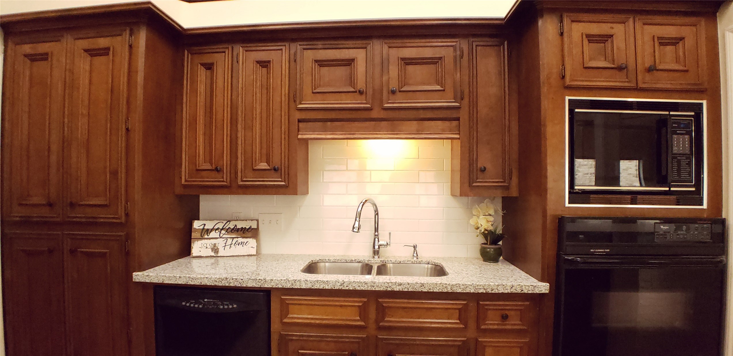 6607 Tournament Drive Houston, TX 77069 - Photo 11 of 46 a kitchen with a sink stove and cabinets