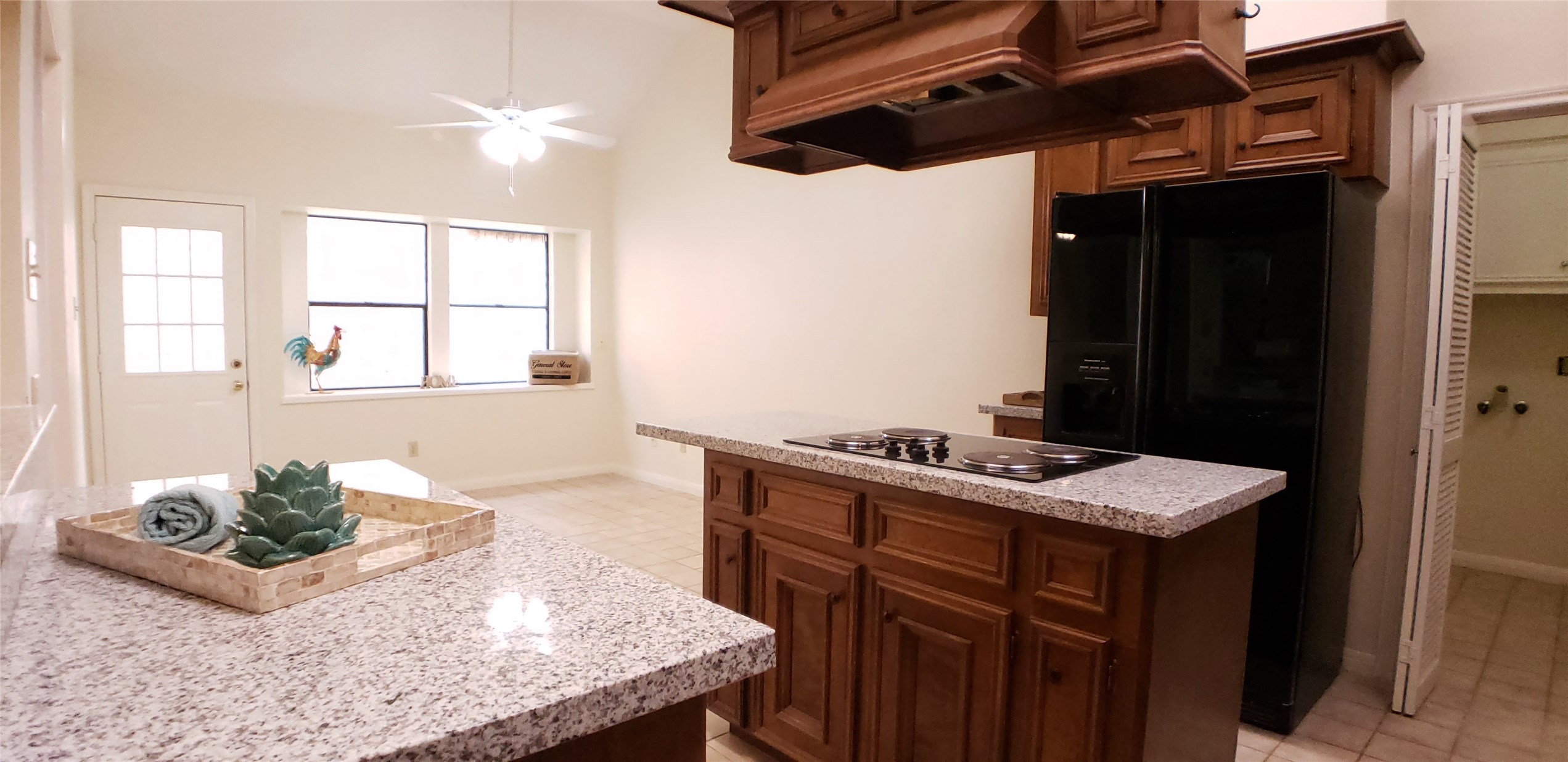 6607 Tournament Drive Houston, TX 77069 - Photo 12 of 46 a bathroom with a sink a vanity and a mirror