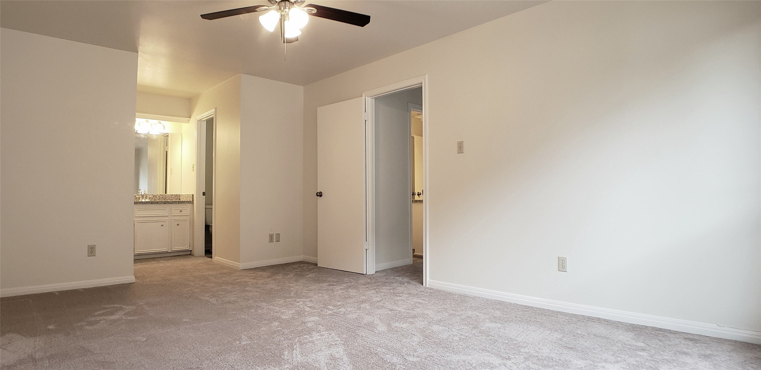 6607 Tournament Drive Houston, TX 77069 - Photo 27 of 46 a view of a livingroom with a chandelier fan