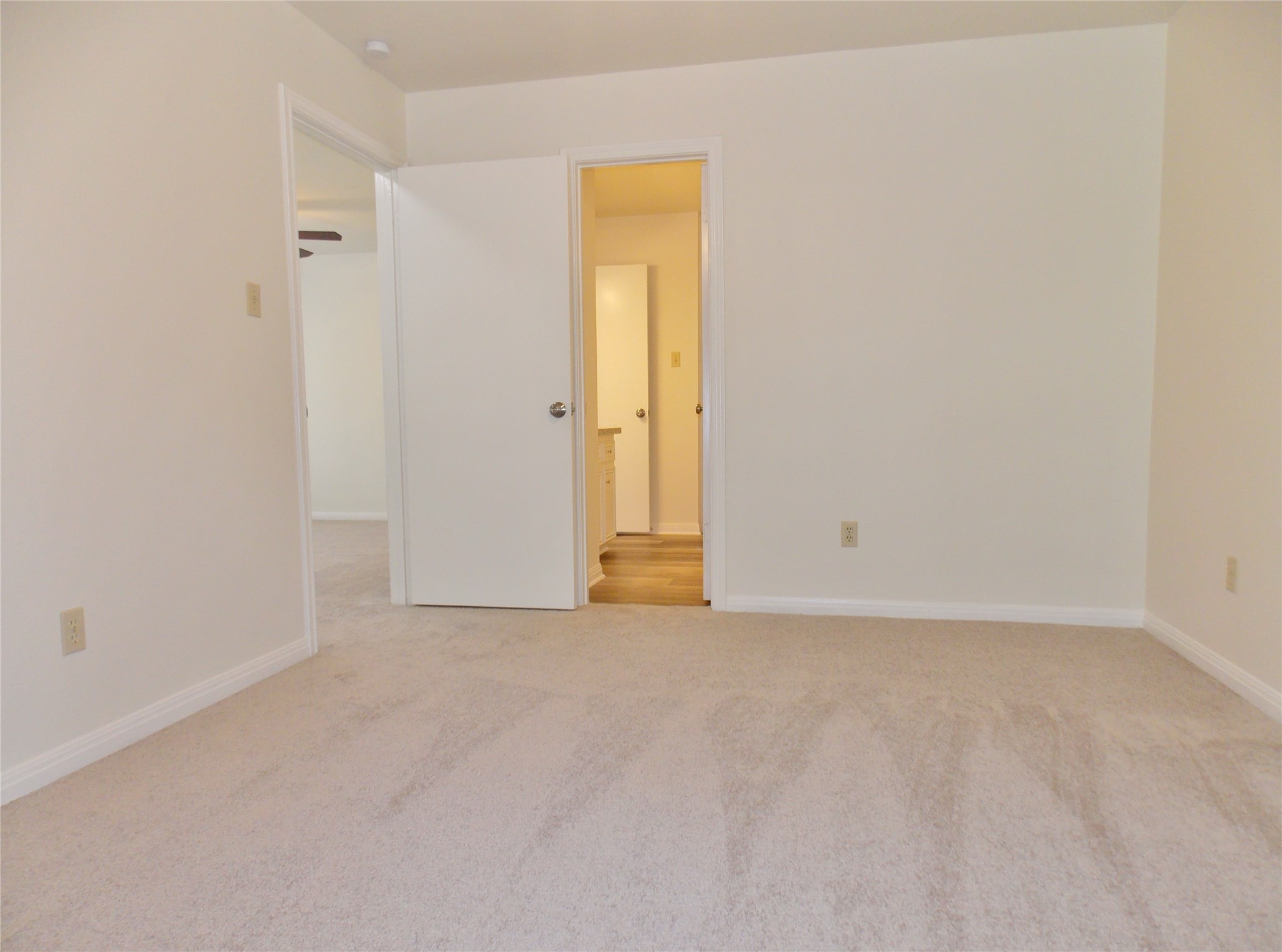 6607 Tournament Drive Houston, TX 77069 - Photo 32 of 46 a view of an empty room