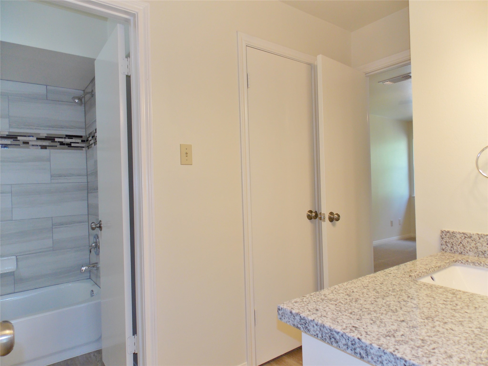 6607 Tournament Drive Houston, TX 77069 - Photo 35 of 46 a bathroom with a granite countertop sink and a bathtub