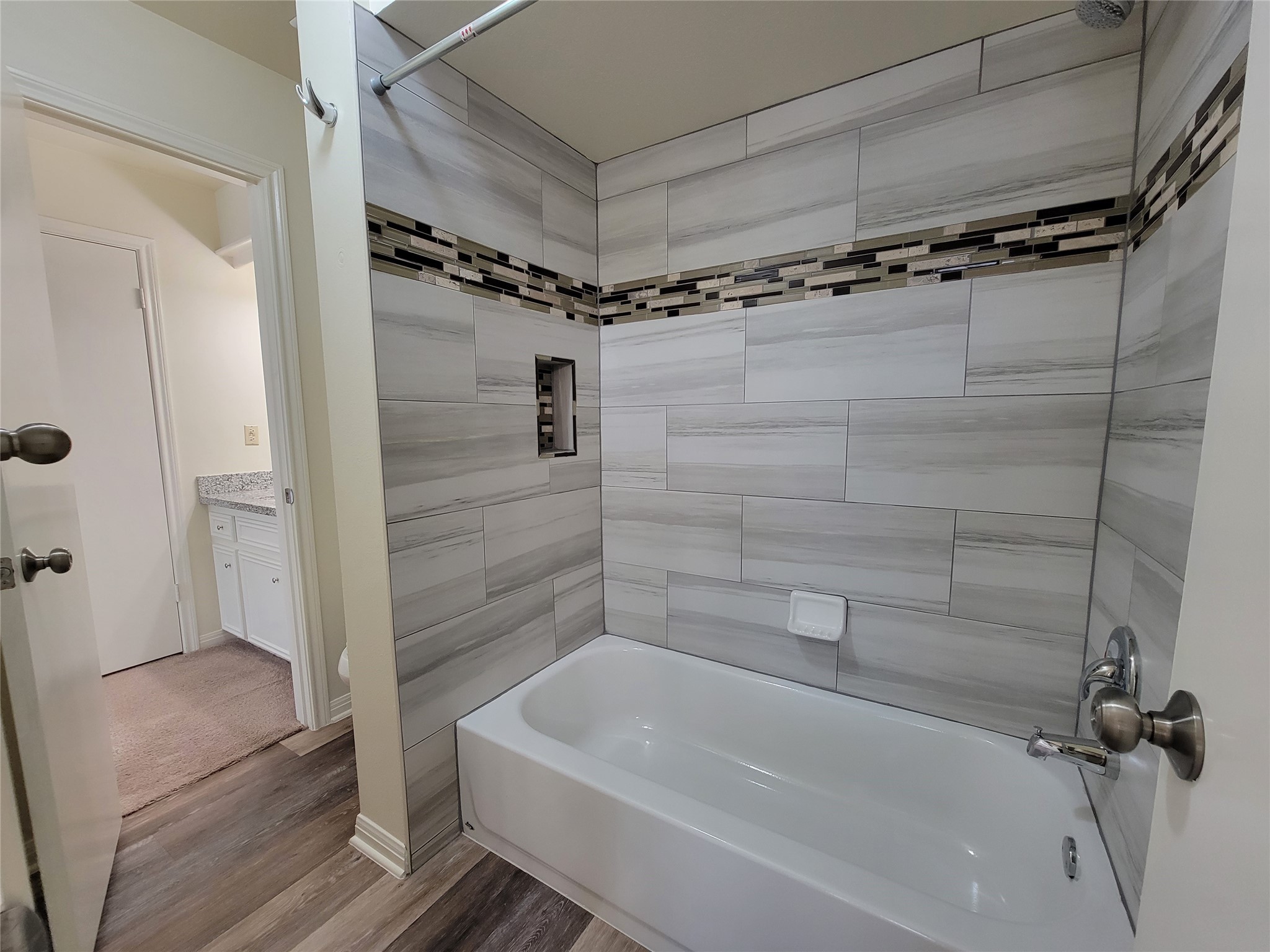 6607 Tournament Drive Houston, TX 77069 - Photo 37 of 46 a bathroom with a bathtub and a shower