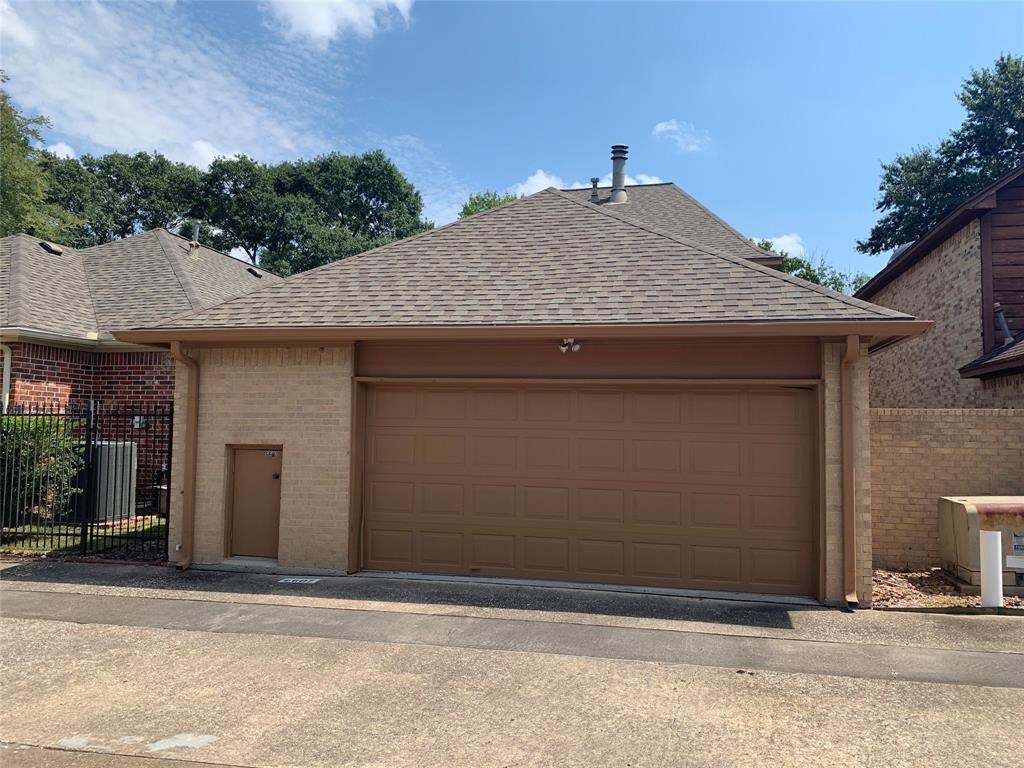 6607 Tournament Drive Houston, TX 77069 - Photo 40 of 46 a front view of a house