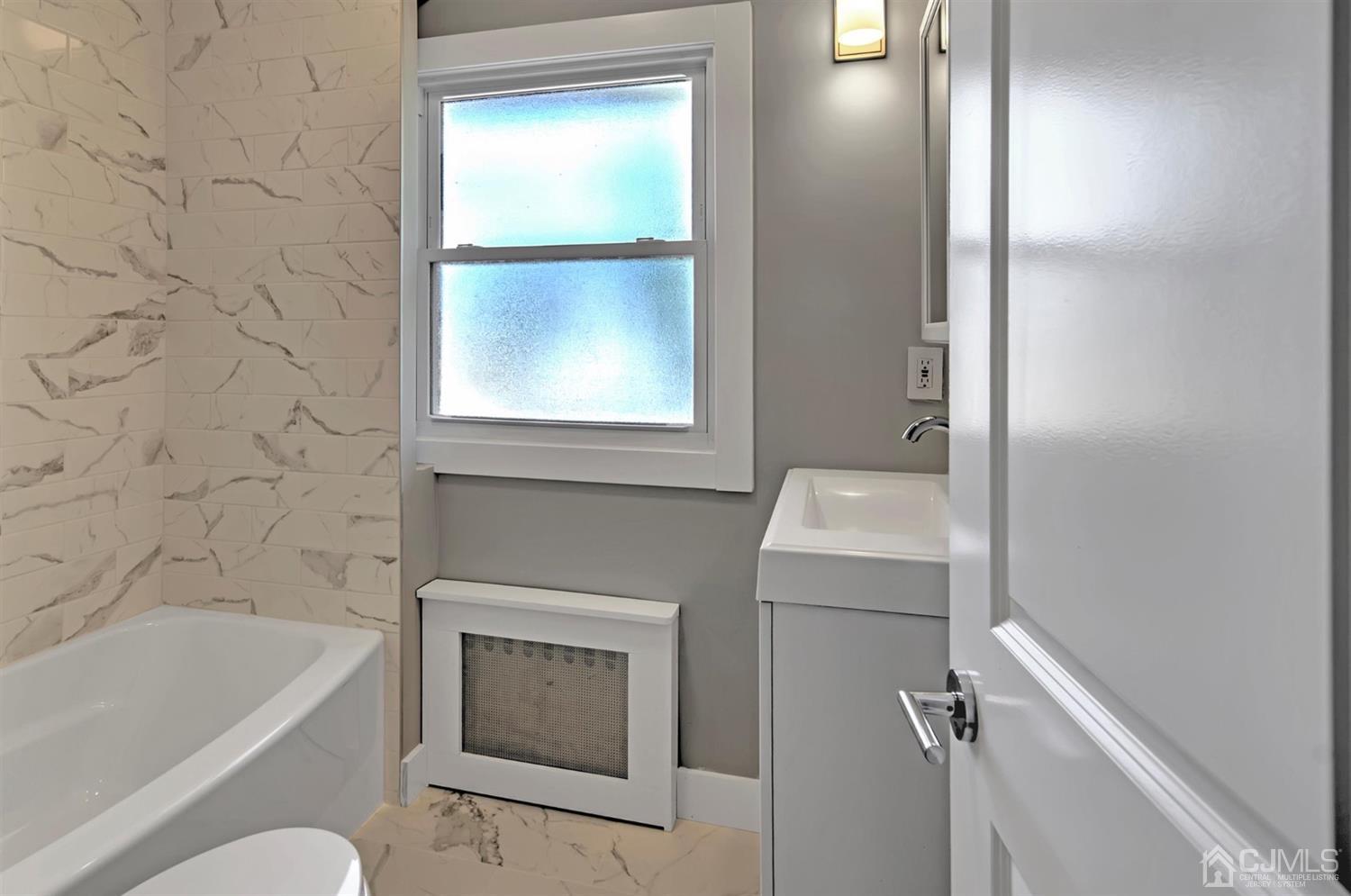 80 North Hill Road Colonia, NJ 07067 - Photo 11 of 23 a bathroom with a toilet sink and bathtub