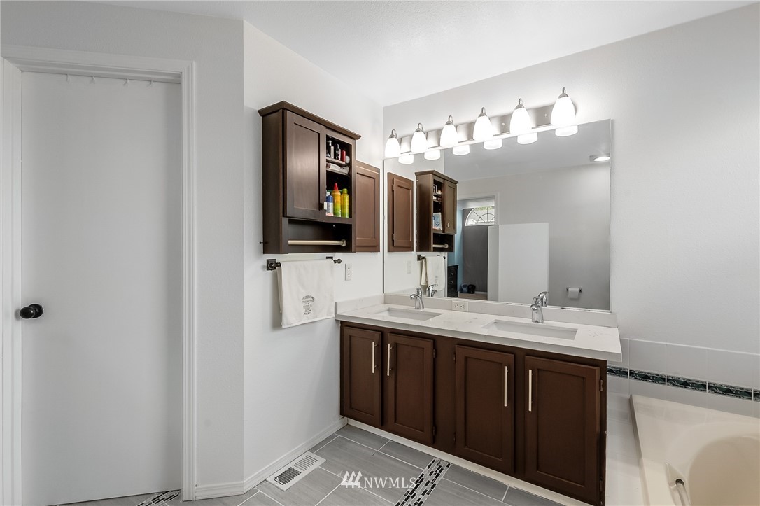 17805 112th Avenue Southeast Renton, WA 98055 - Photo 20 of 28 Gallery Image 20