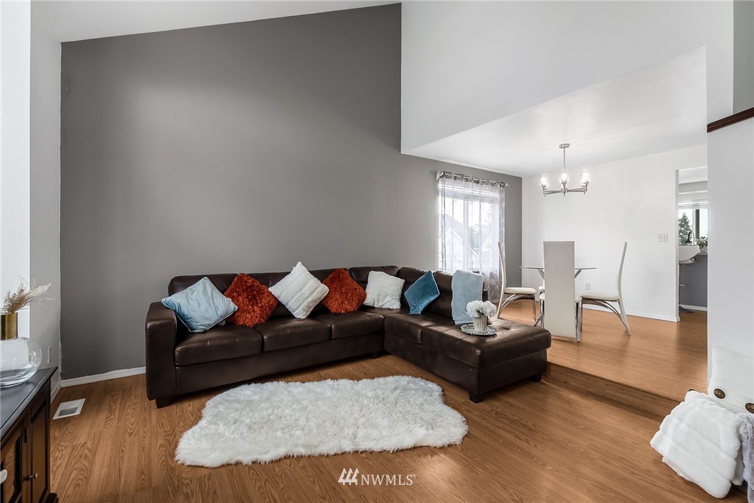 17805 112th Avenue Southeast Renton, WA 98055 - Photo 4 of 28 Gallery Image 4