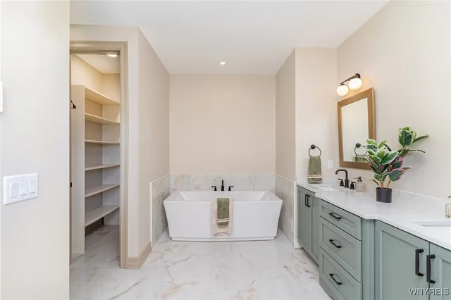 $1,392,900 | 5211 Kandefer's Trail, Buffalo, NY 14221