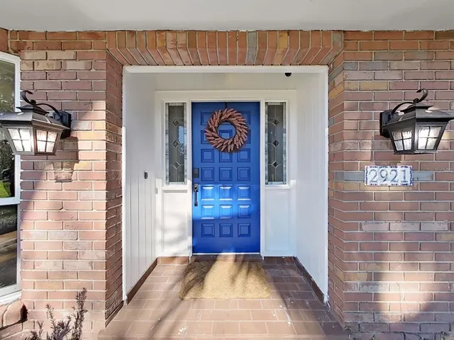 a view of entryway with a brick wall