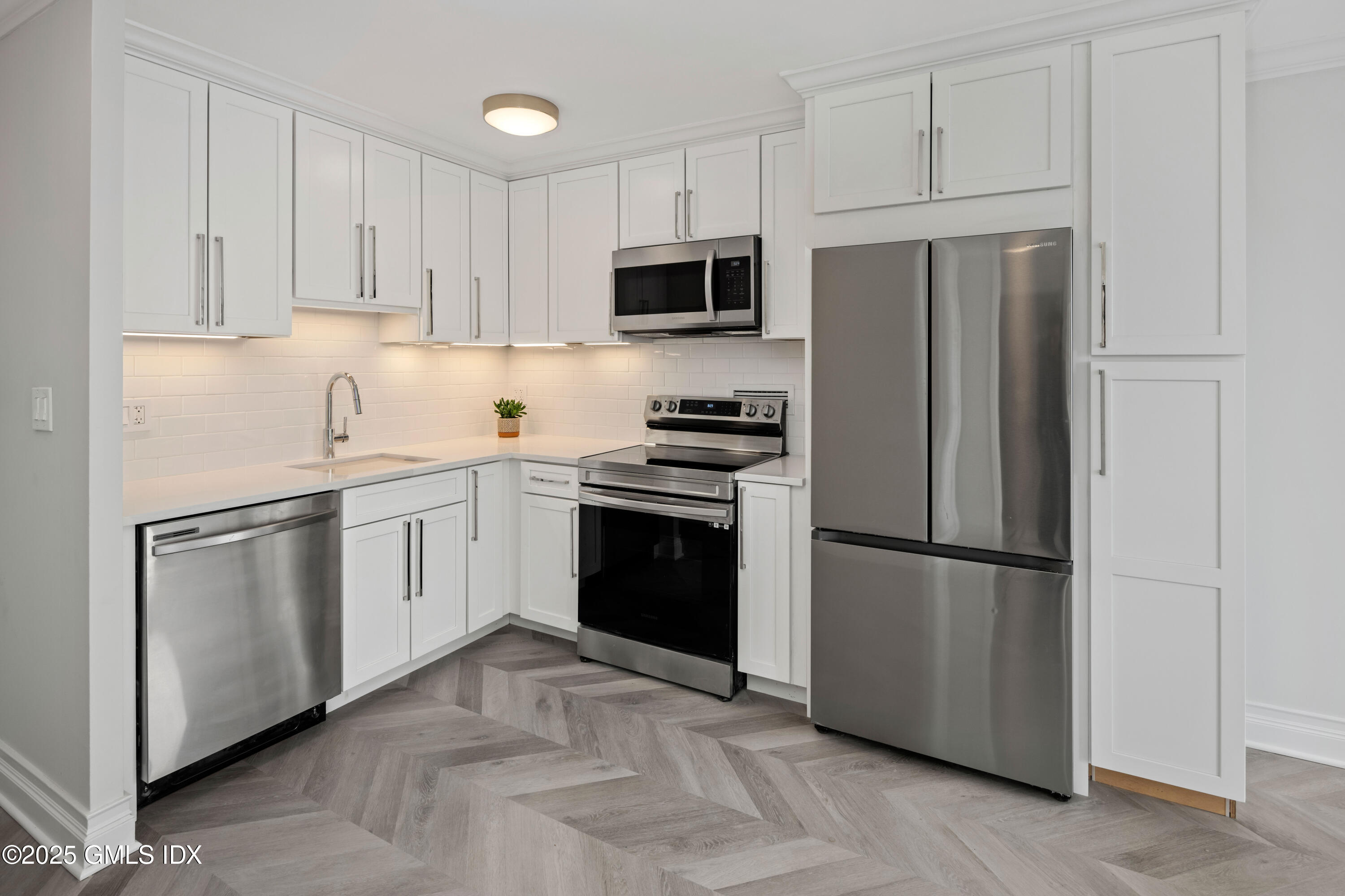 87 Glenbrook Road, Unit 3D Stamford, CT 06902 - Photo 14 of 28 87 Glenbrook Rd, Stamford, CT 06902-10